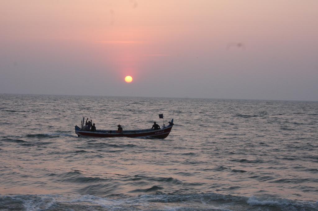 Shalom Beach Residency Alappuzha Esterno foto